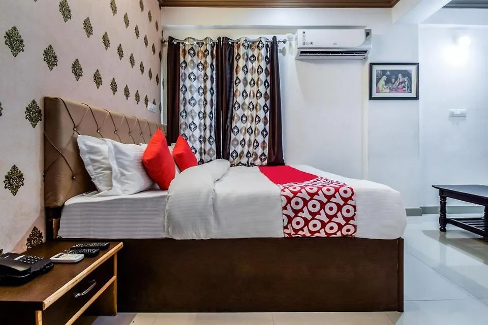 Hotel Kesar Amrapali أُودايبور 3*,  الهند